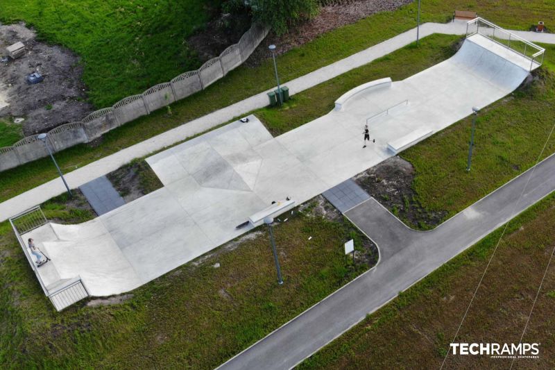 Betonowy Betónový skatepark ChęcinyChęciny