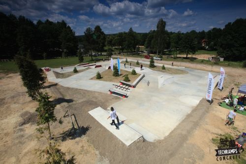 Betonowa skateplaza - obóz Wood Camp