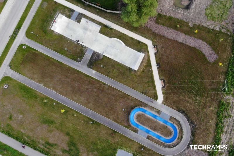 Betonowy skatepark i pumptrack