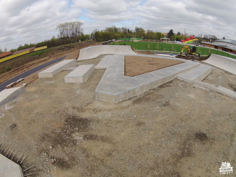 betonowy skatepark w czechach