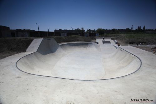 Betonowy skatepark w Opolu