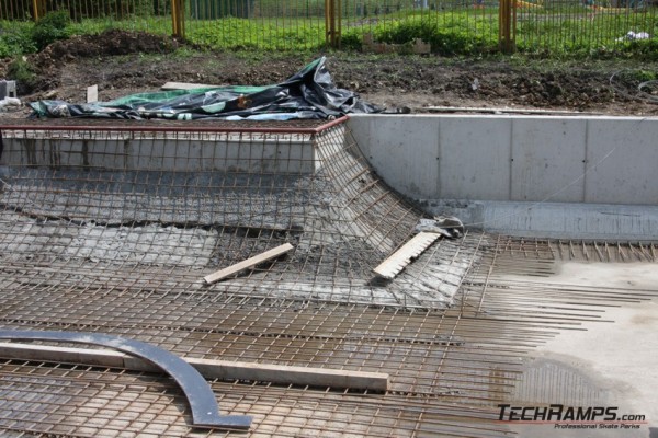 Betonowy skatepark w Radzionkowie - prace budowlane