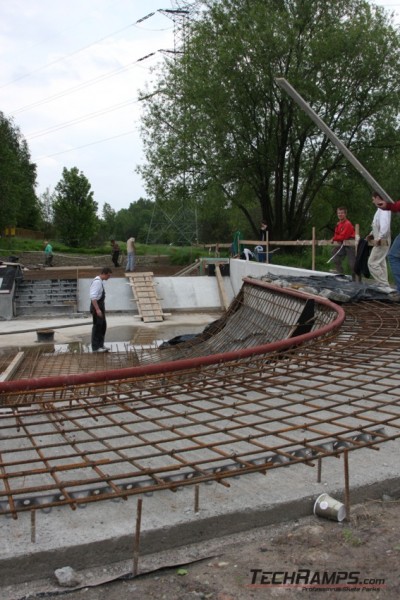 Betonowy skatepark w Radzionkowie - prace budowlane