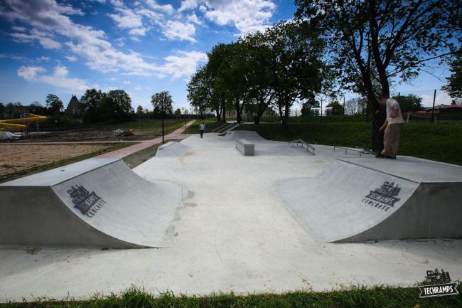 Betonowy skatepark w Stopnicy