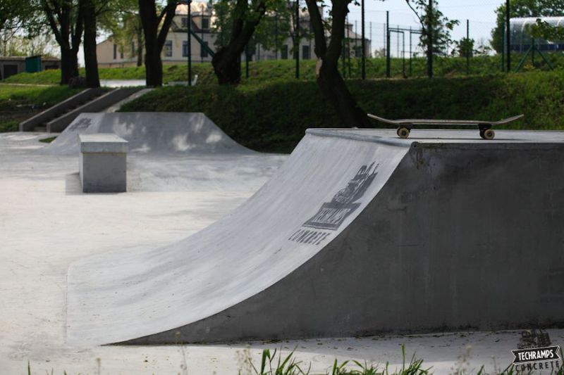 Betonowy skatepark w Stopnicy