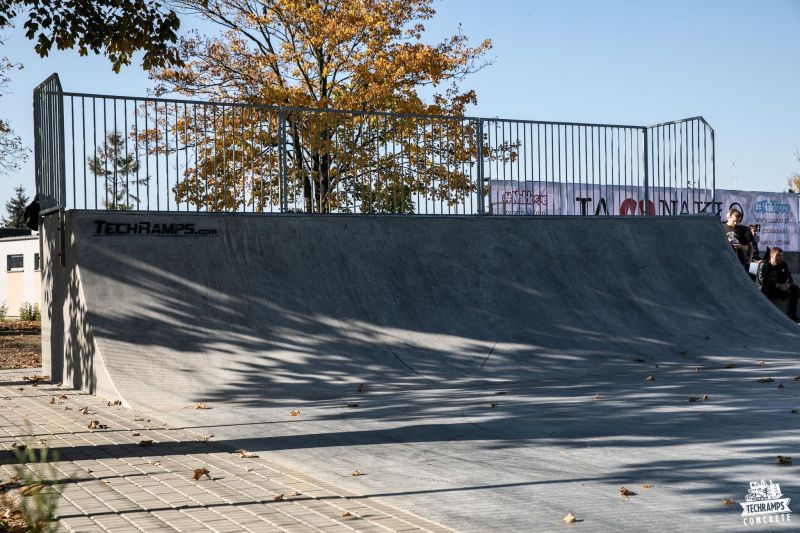 Quarter pipe in concrete monolith technology