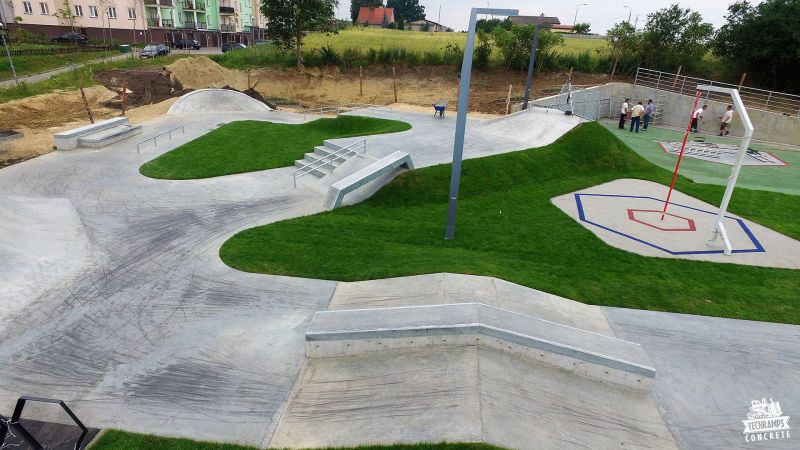 Świecie - concrete skatepark