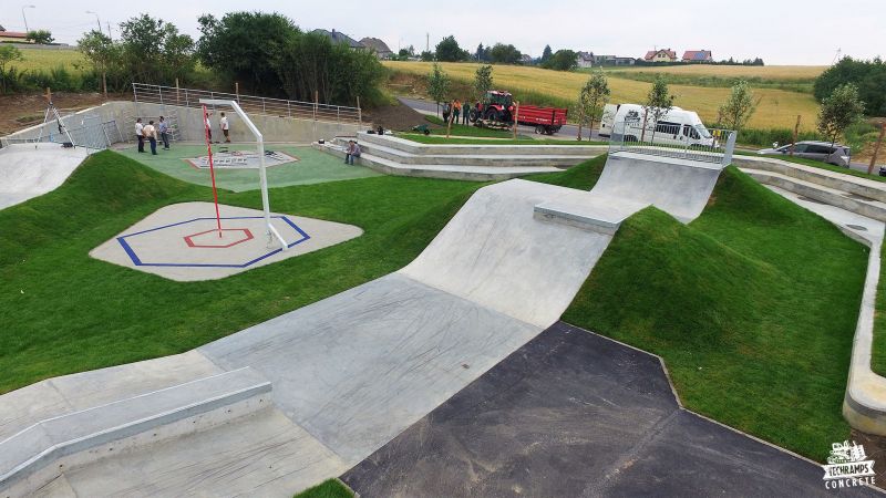 Świecie - concrete skatepark