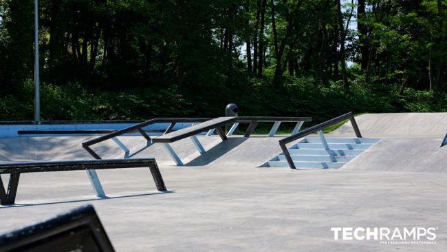 Concrete Skatepark - Rybnik (Wisniowiec Park) Concrete Skatepark - Rybnik (Wisniowiec Park)