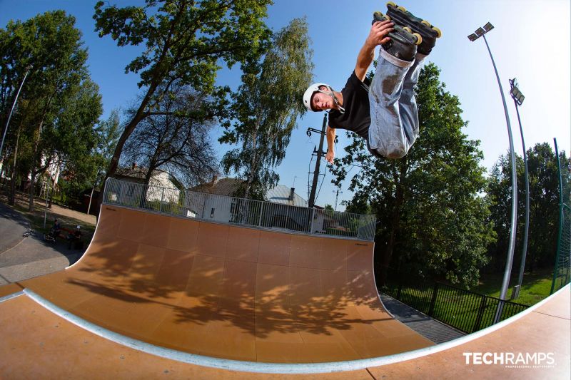 Zielonka - concrete skatepark