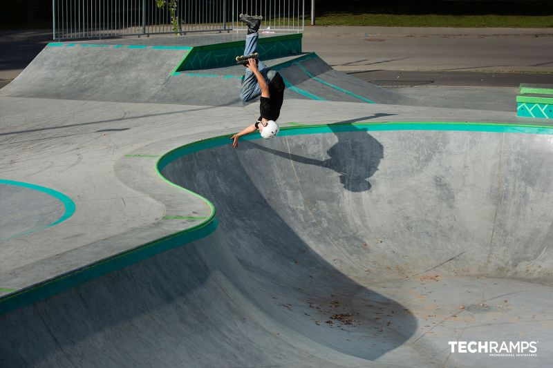 Zielonka - concrete skatepark