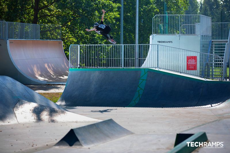 Zielonka - concrete skatepark