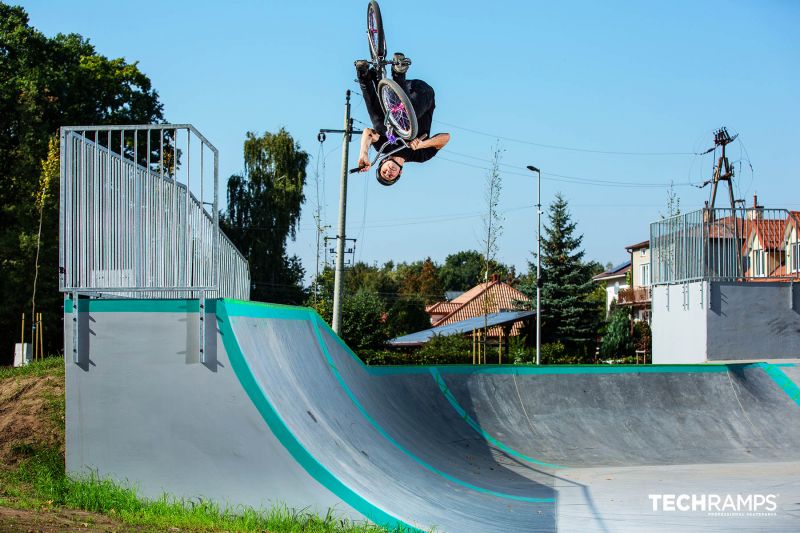 Zielonka - concrete skatepark