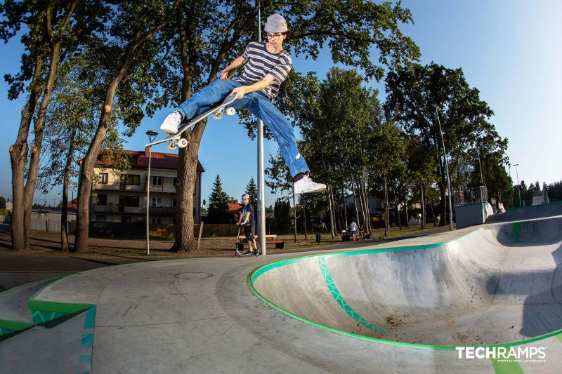 Zielonka - concrete skatepark