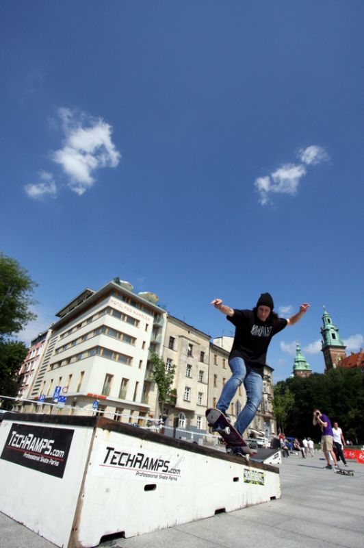 Mini mobile street park na Es game of skate 2011