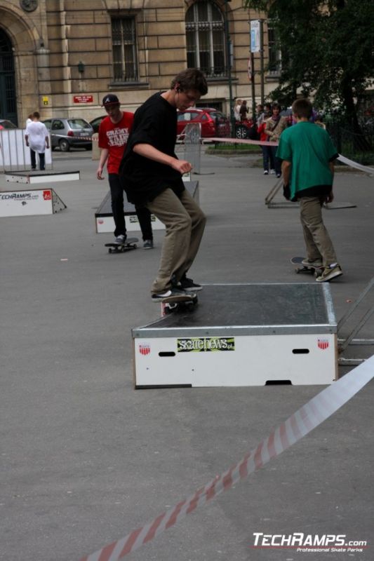 Es Game of SKATE 2010 - Krakow Barbakan