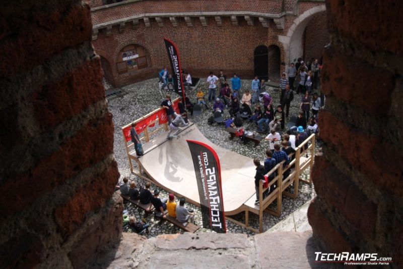 Es Game of SKATE 2010 - Krakow Barbakan