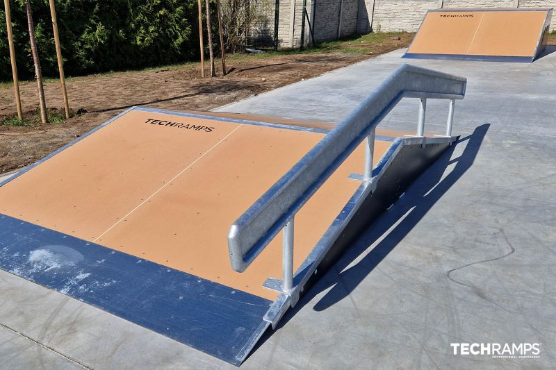  Funbox with handrail - skatepark 