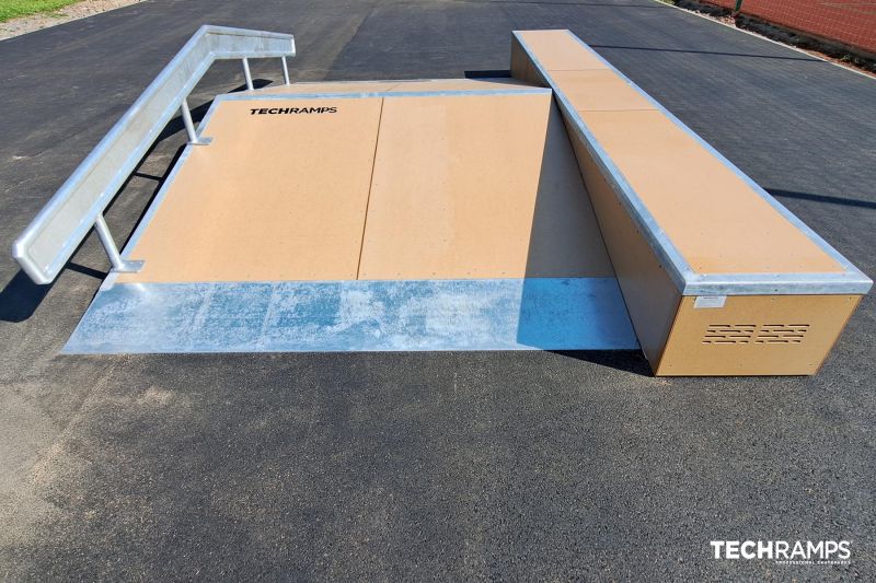 Funbox with handrail + Grindbox - skatepark 