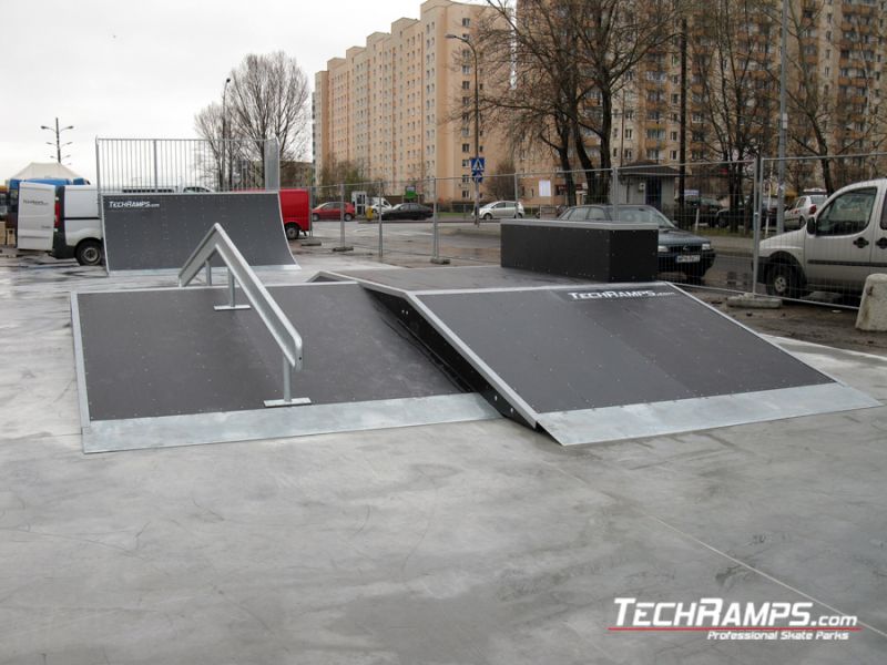 Funbox z grindboxem Skatepark