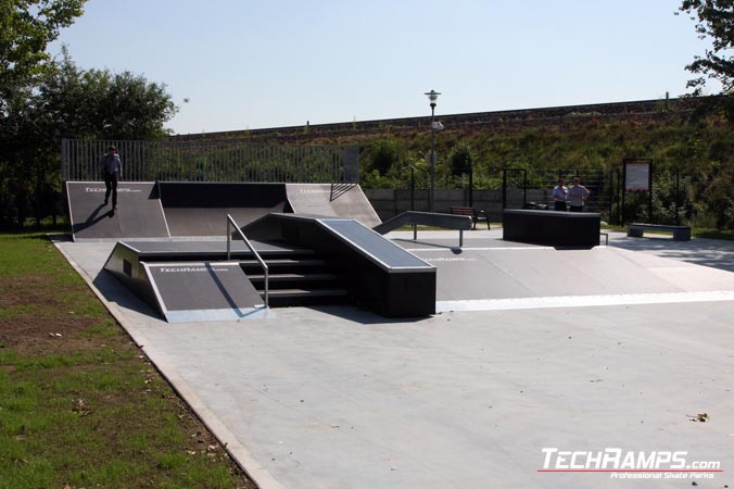 Funbox z grindboxem Skatepark w Zgorzelcu