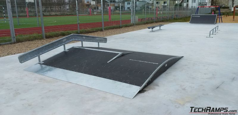 Drewniany skatepark 