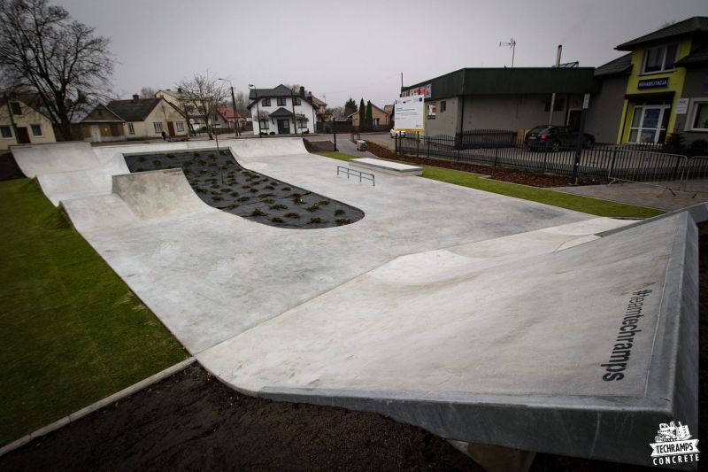 Betonowy skatepark 