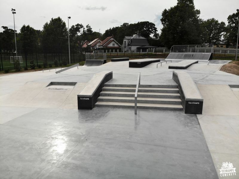 Betonowy skatepark 