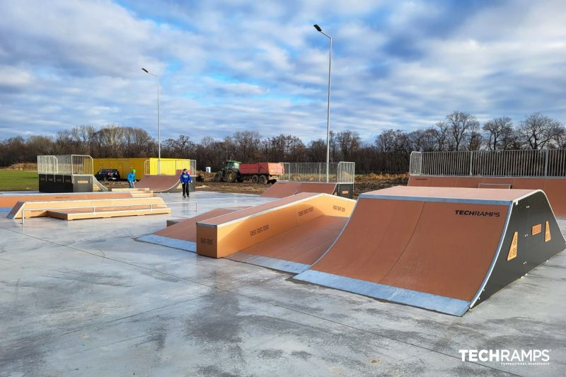 Jumpbox - skatepark Ozarow Mazowiecki 