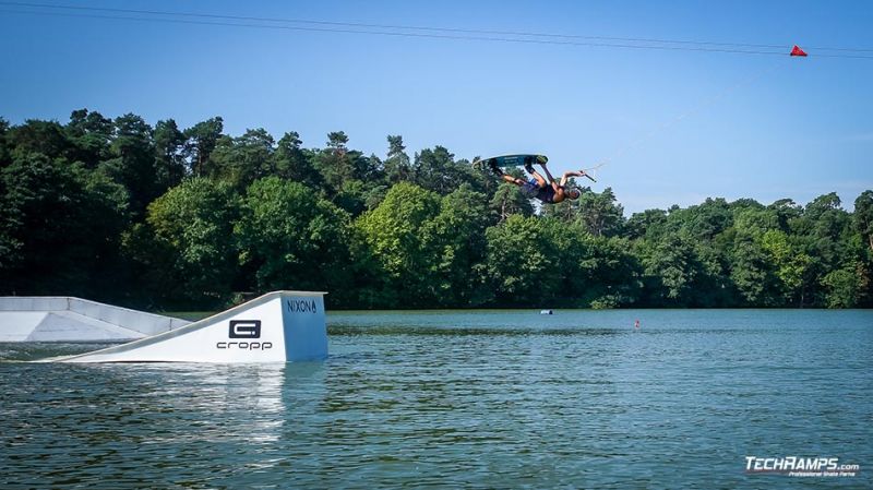 Kicker na wakeparku w Szczecinie