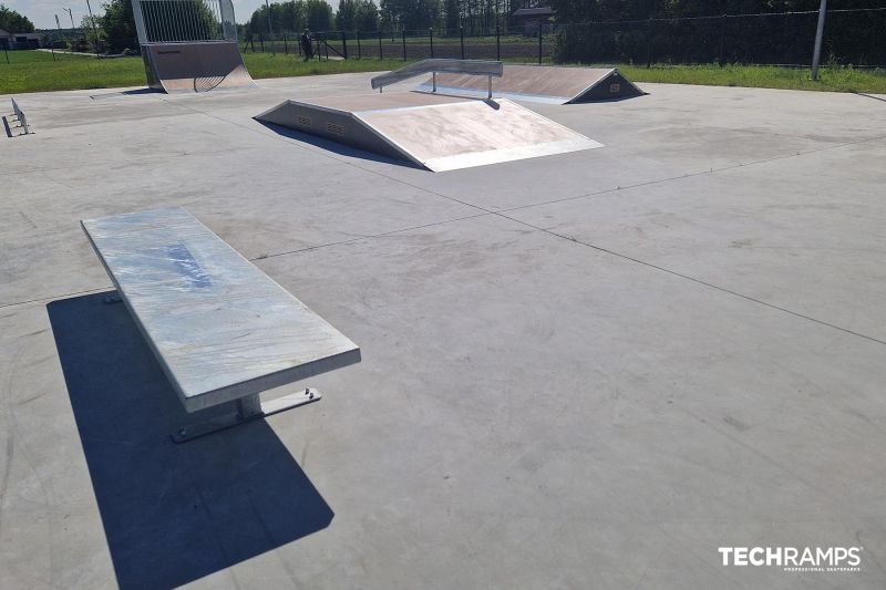 Ławka - skatepark w Dzwoli 