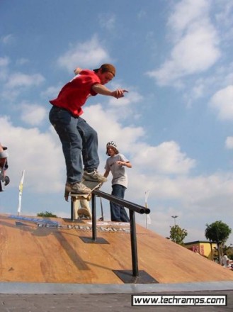 M1 Kraków 2003 feeble grind