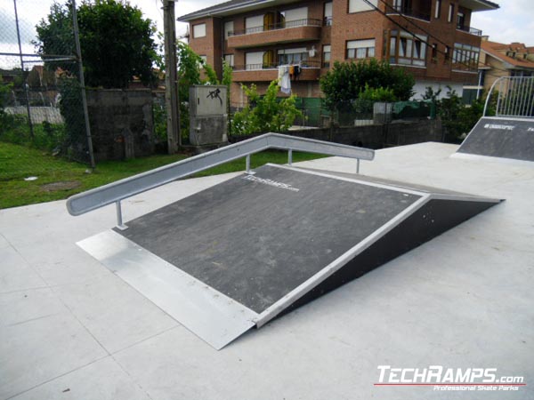 Meruelo Funbox with rail