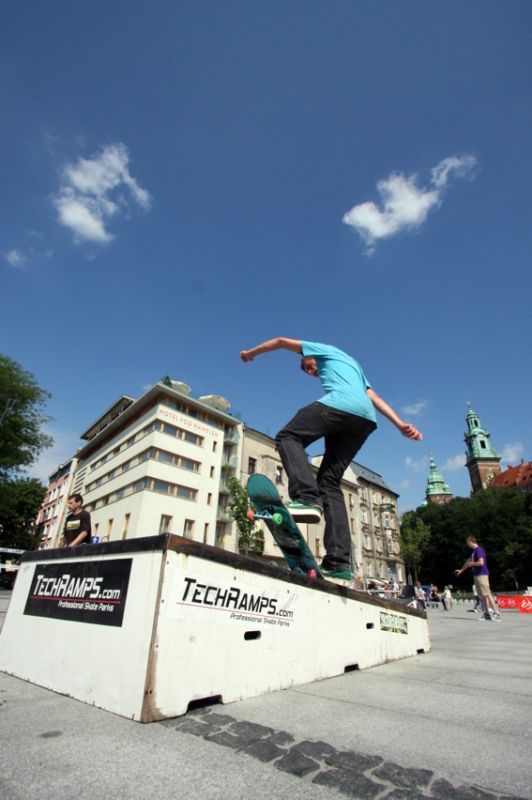 Mini mobile street park na Es game of skate 2011