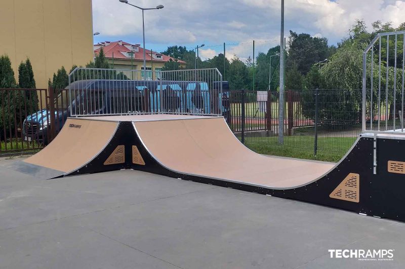 Minirampa H120 - skatepark Ożarów Mazowiecki Sochaczewska 218