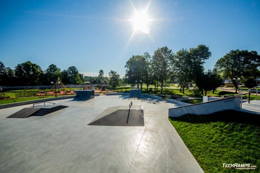 Nowoczesny skatepark w Wąchocku od Techramps