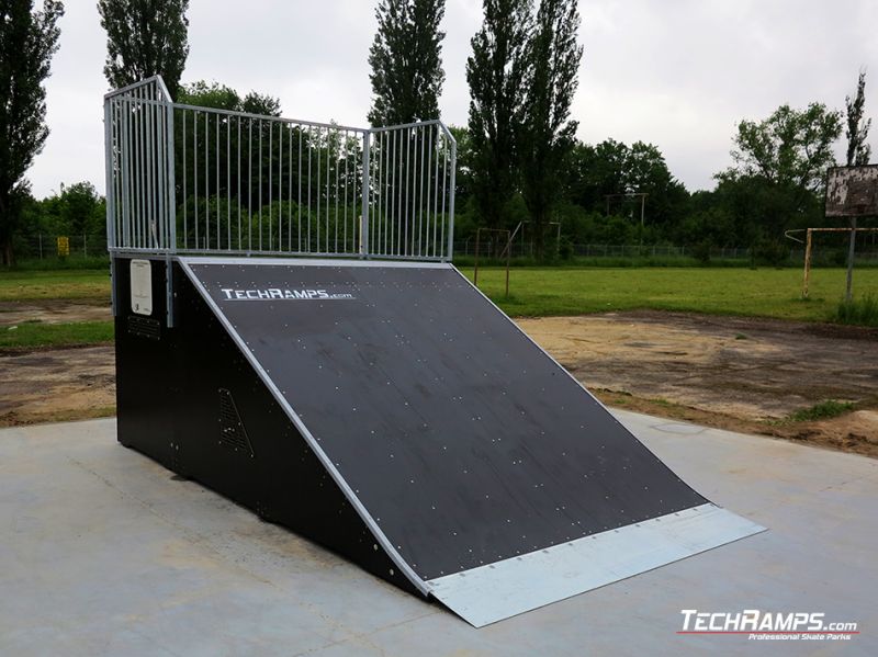 Bank ramp on a concrete flat