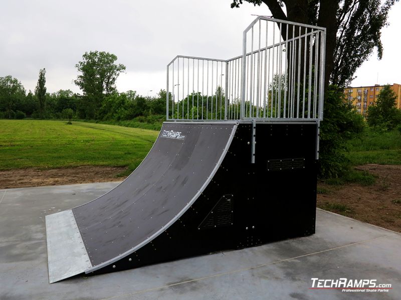 Brand new black quarter pipe