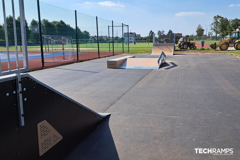 Obstacles at the skatepark in Sedziejowice 