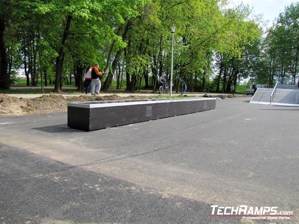 Ostrowiec Świętokrzyski Skatepark grindbox