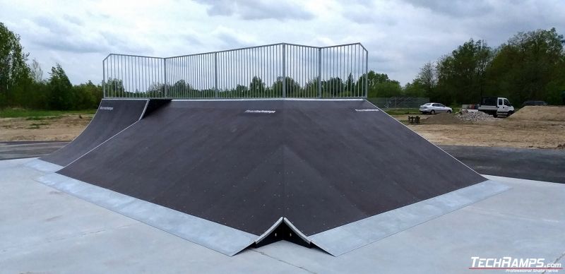 Skatepark Międzyrzec Podlaski - Bank ramp 90st