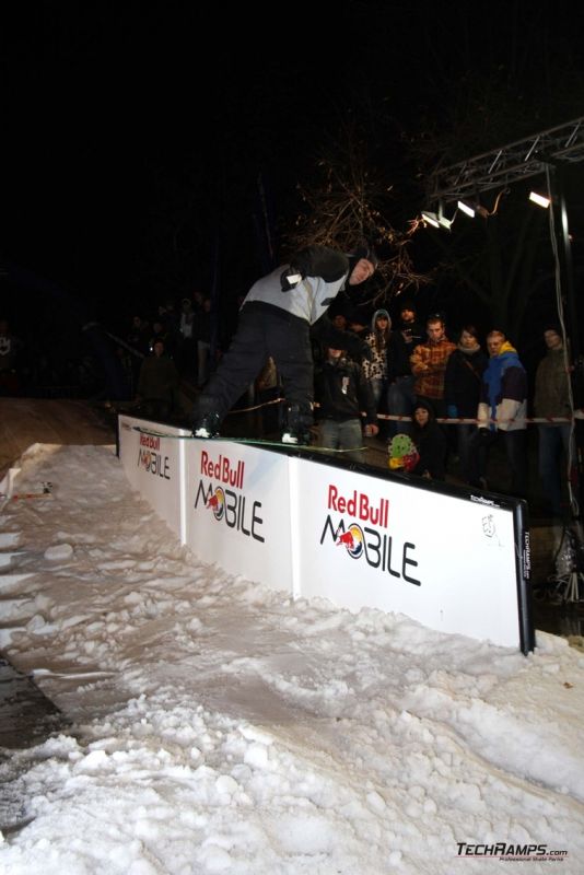 Red Bull MOBILE Snowboard Attack