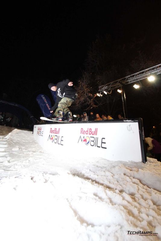 Red Bull MOBILE Snowboard Attack