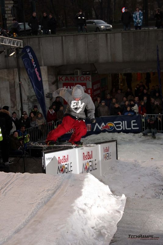 Red Bull MOBILE Snowboard Attack