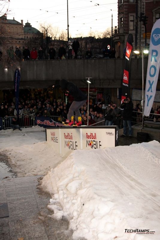 Red Bull MOBILE Snowboard Attack