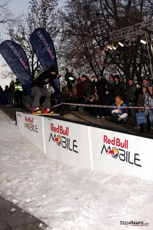 Red Bull MOBILE Snowboard Attack