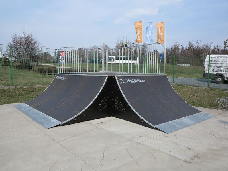 Quarter Pipe 90 St - Tarnowskie Góry skatepark (śląskie)