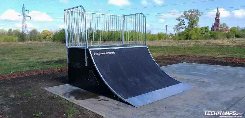 Pruszków skatepark - Quarter pipe