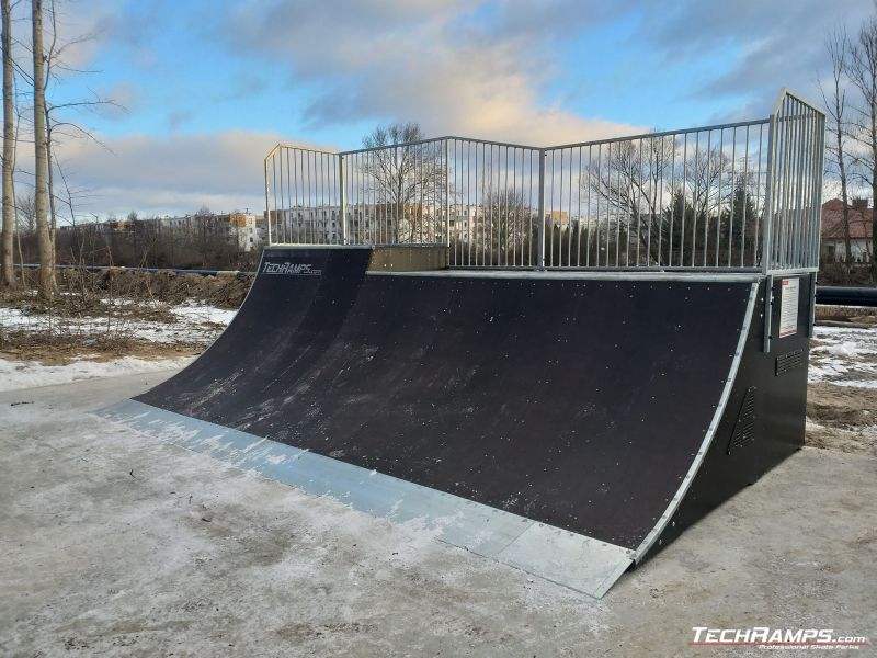 Quarter Pipe - element skateparku w Warszawie Bemowo