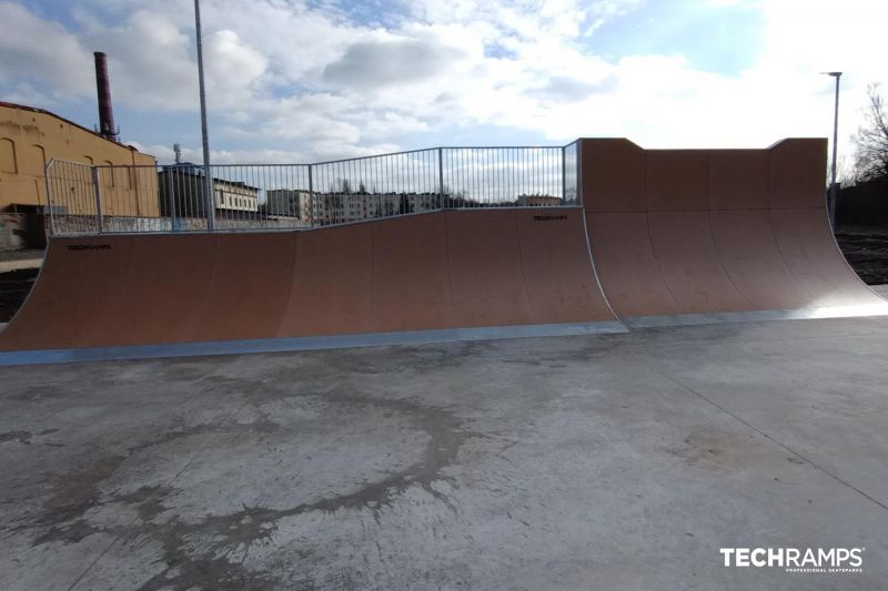 Quater pipe dwa poziomy -skatepark Zawiercie